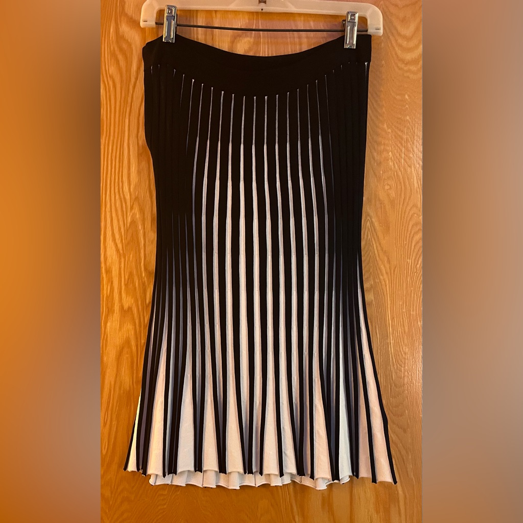 Ph5 Pleated Black And White Knit Skirt